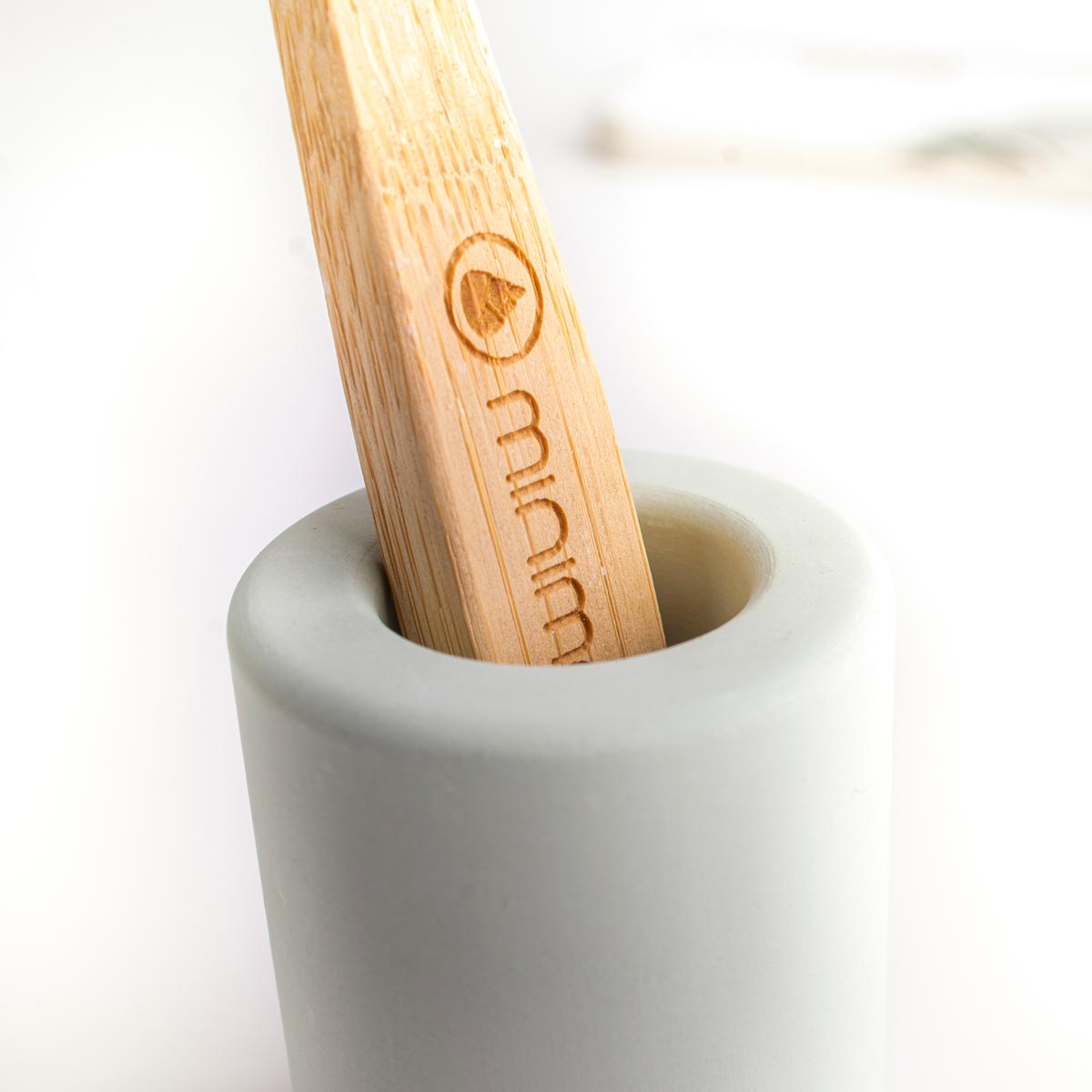 Minimal List Toothbrush Holder from Diatomite and Zeolite